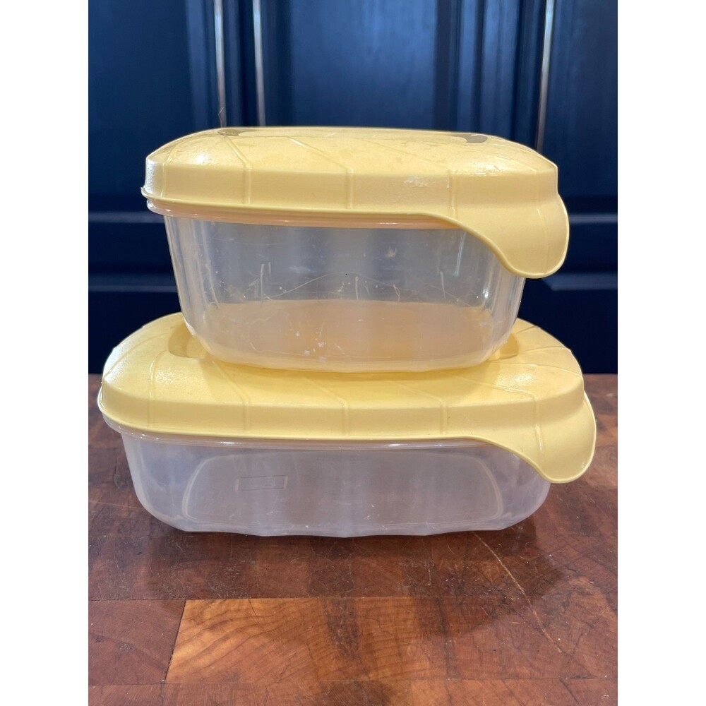 (2) Vintage Rubbermaid #4 1.2 QT Servin Saver Yellow EZ Lid Square + Rectangle
